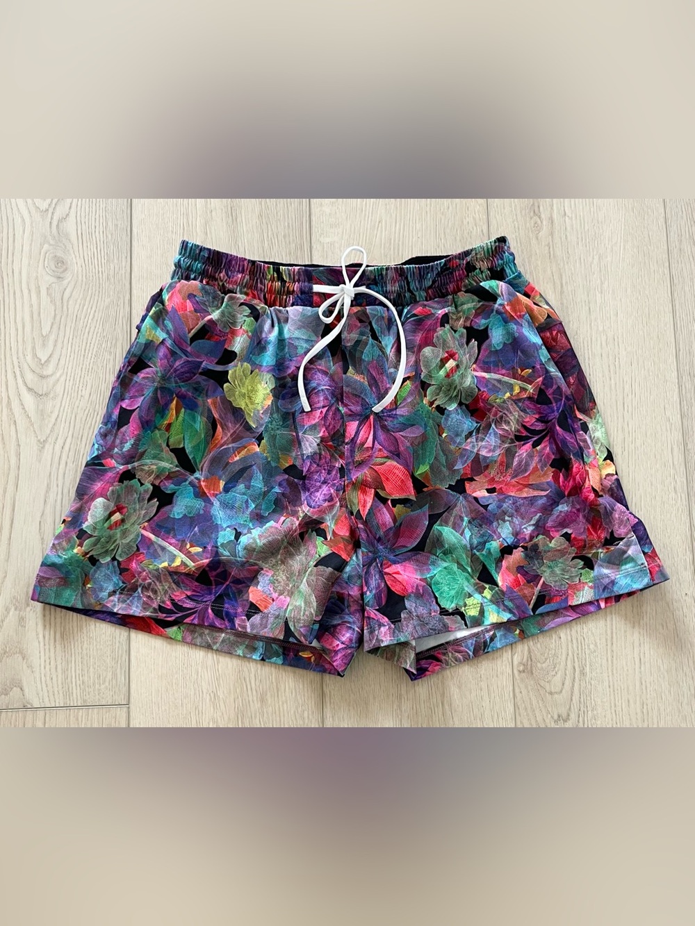 Lululemon Pool Short 5” Mens Size S Vivid Floral Lined Swim Trunk